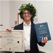 Dottore in giurisprudenza laureato con lode e menzione, tirocinante in magistratura, offre lezioni di diritto per ogni livello